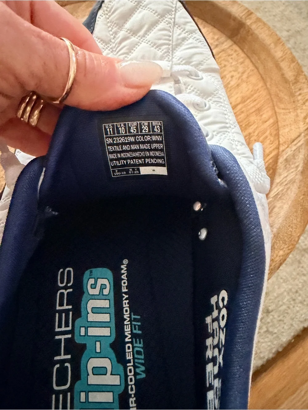 Skechers Hands Free Slip-Ins Cozy Fit Men’s 11 Wide White Navy Sneakers